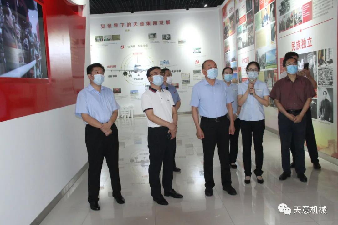 省檢察院領(lǐng)導一行蒞臨天意機械調(diào)研指導并座談